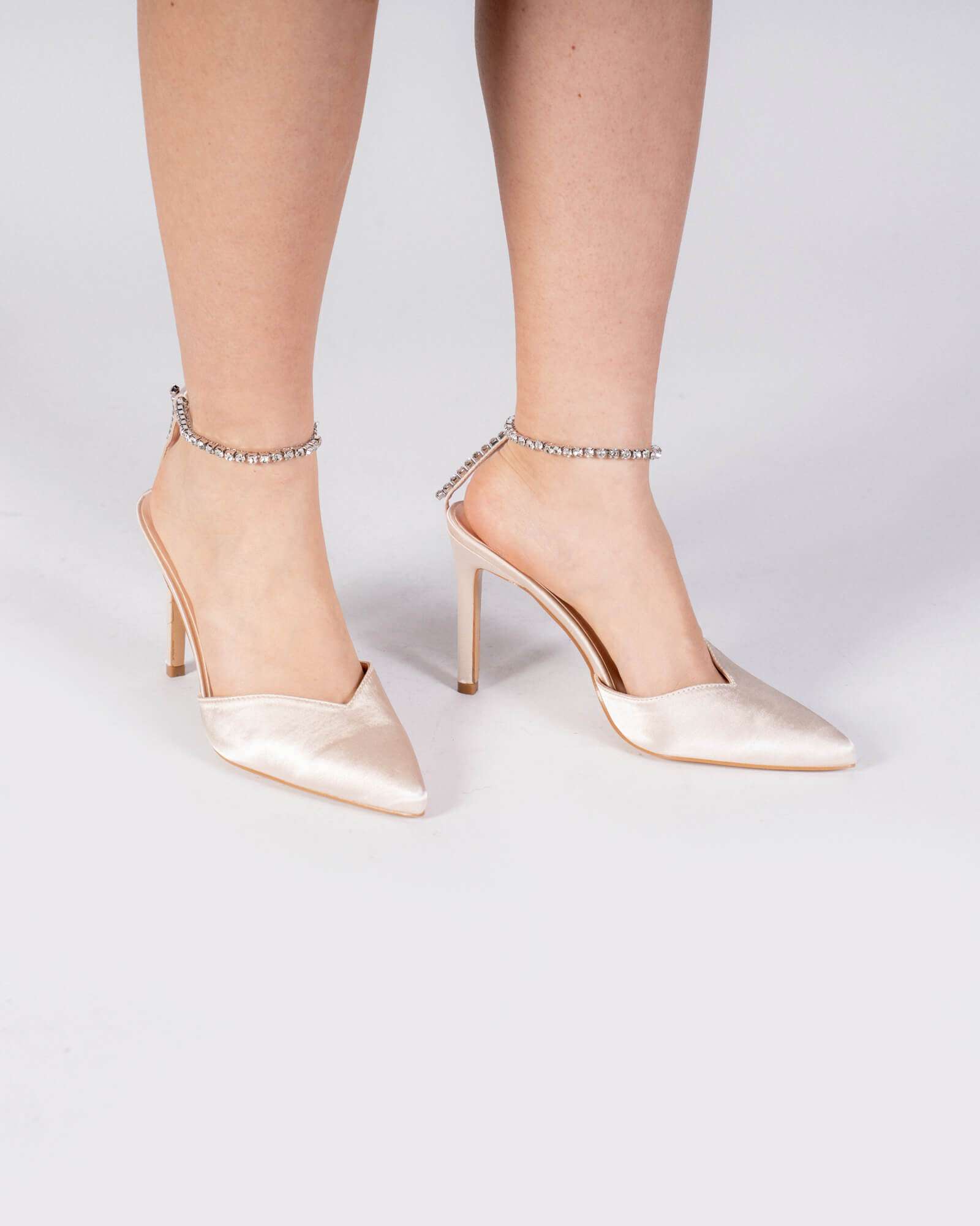 Décolleté in vernice nera con cinturino gioiello fumé – replica jimmy choo  scarpe italia