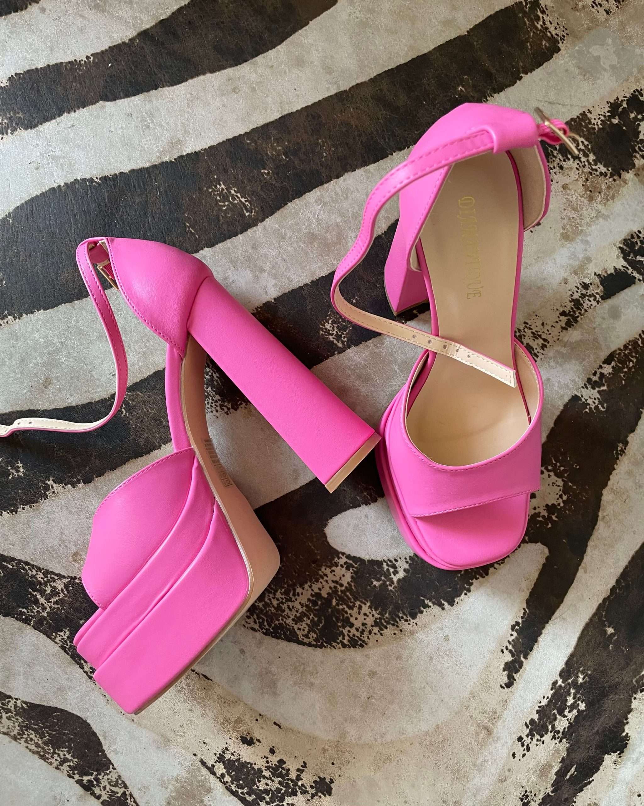 Sandalo con plateau e tacco fucsia - CVG Gold