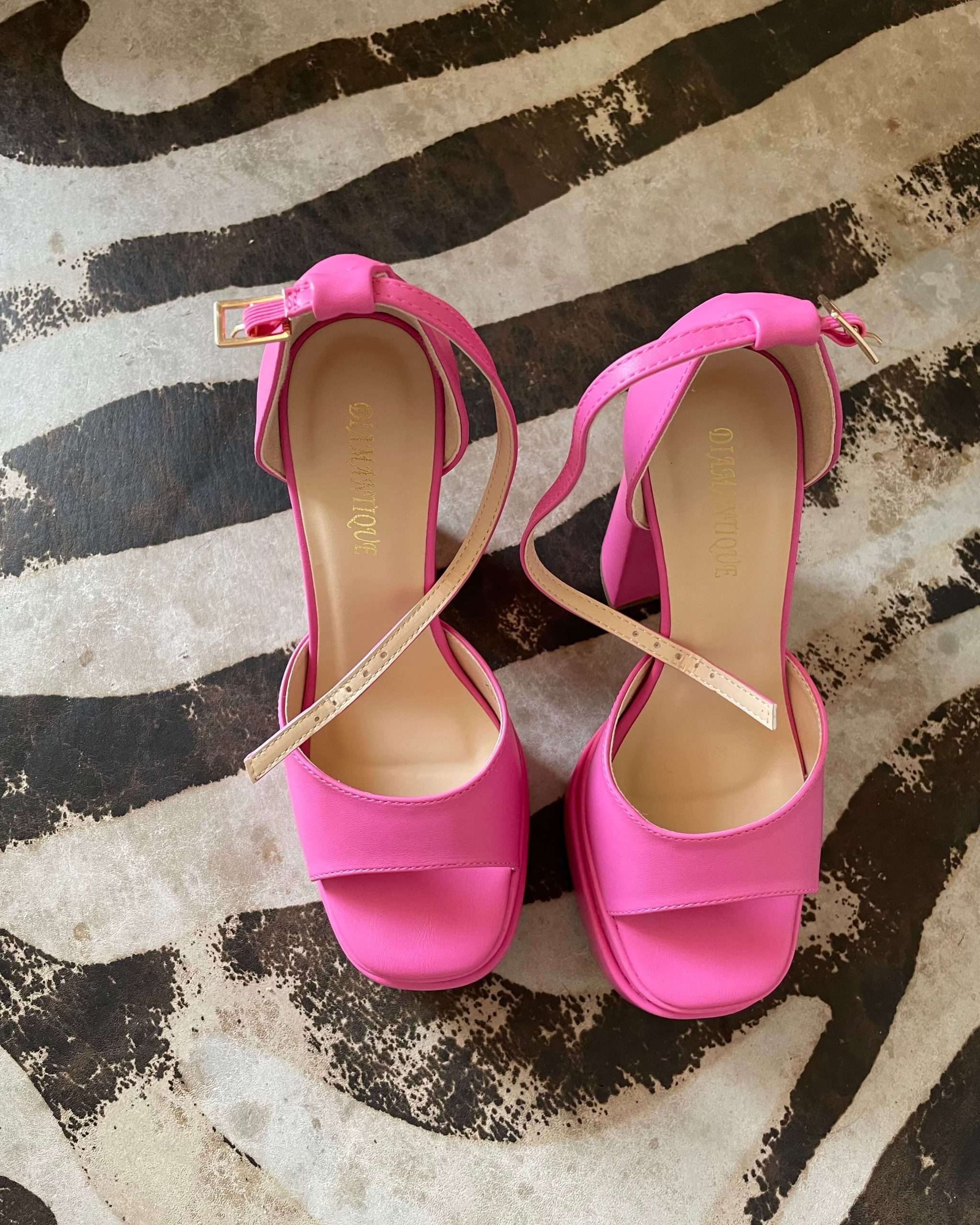 Sandalo con plateau e tacco fucsia - CVG Gold