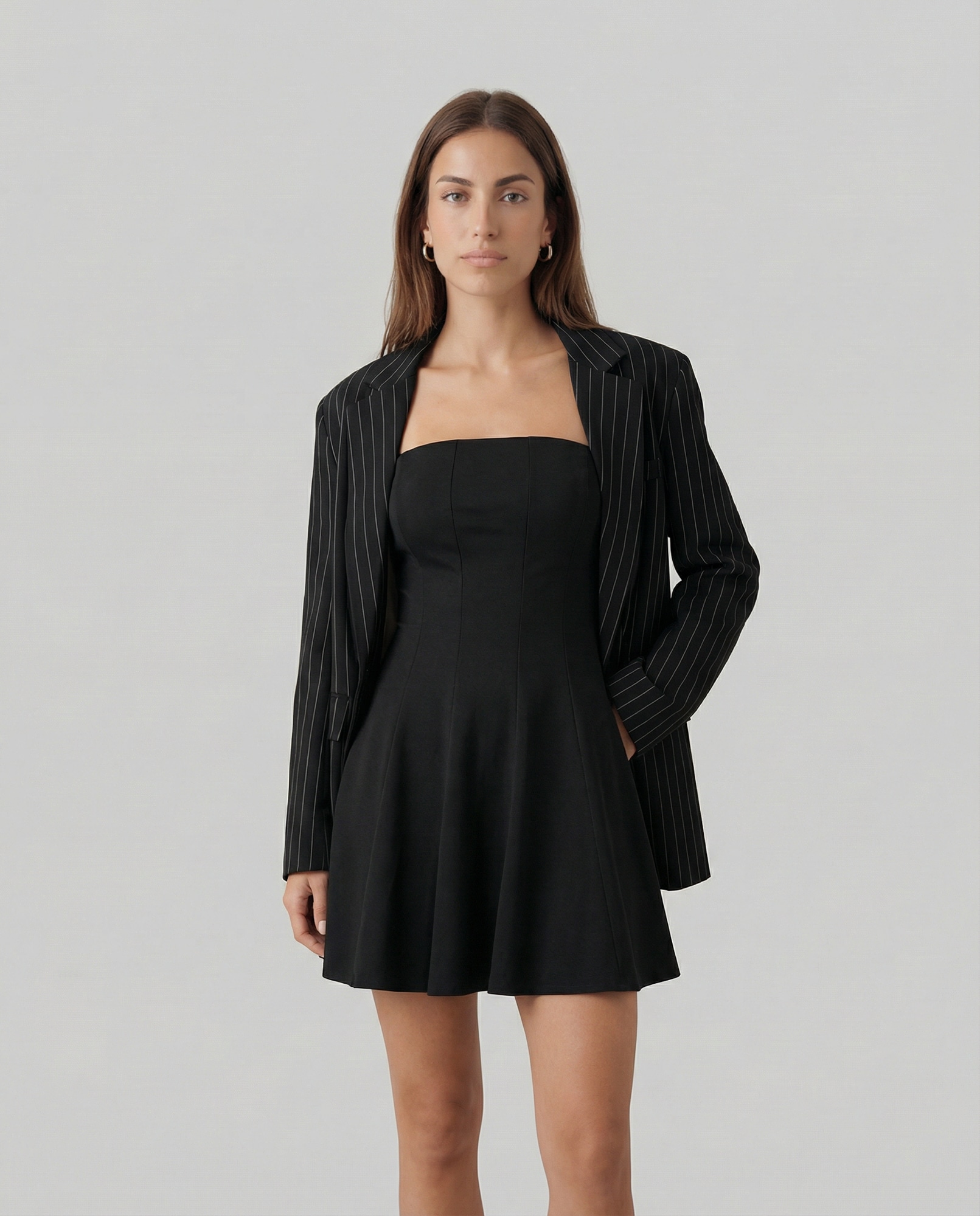 Abito attillato con scollo dritto - nero