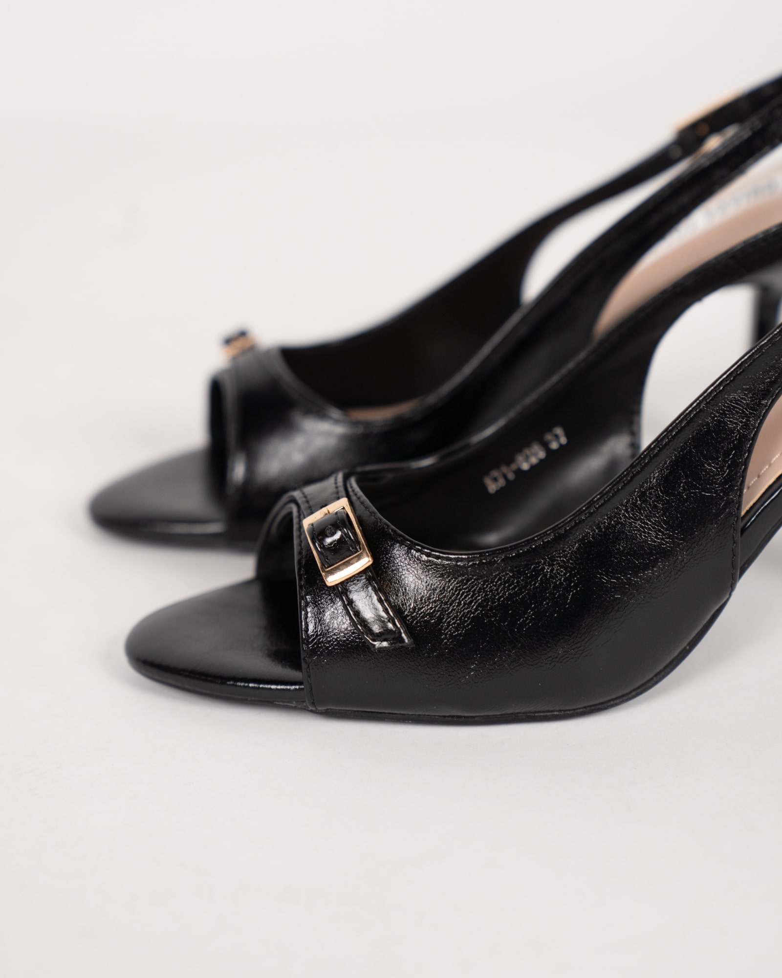 Sandali in similpelle - nero