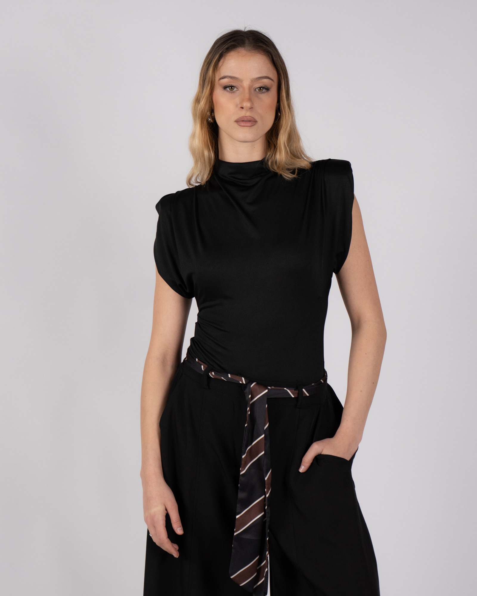 Body con spalline imbottite - nero