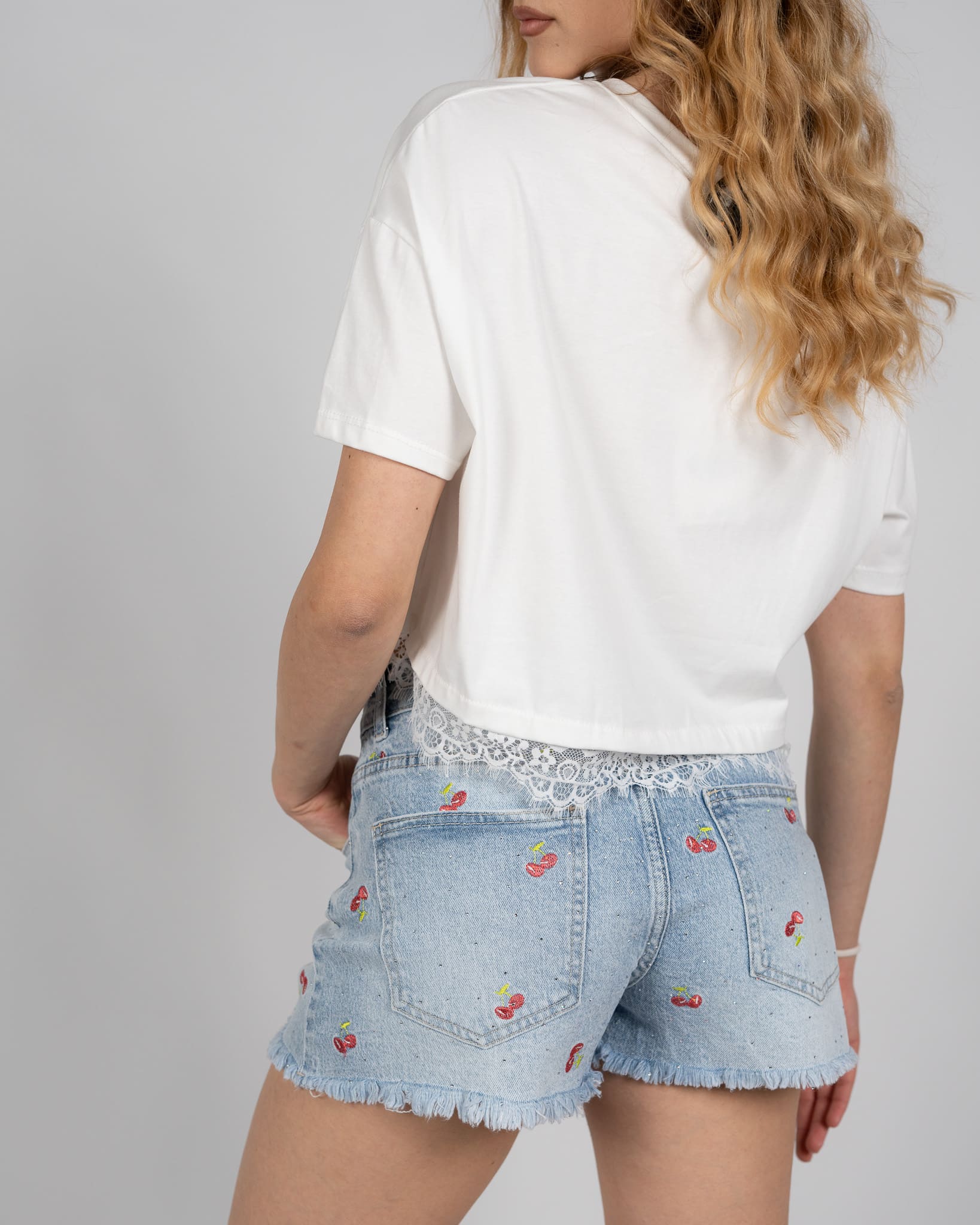 Maglia con orlo in pizzo - bianco