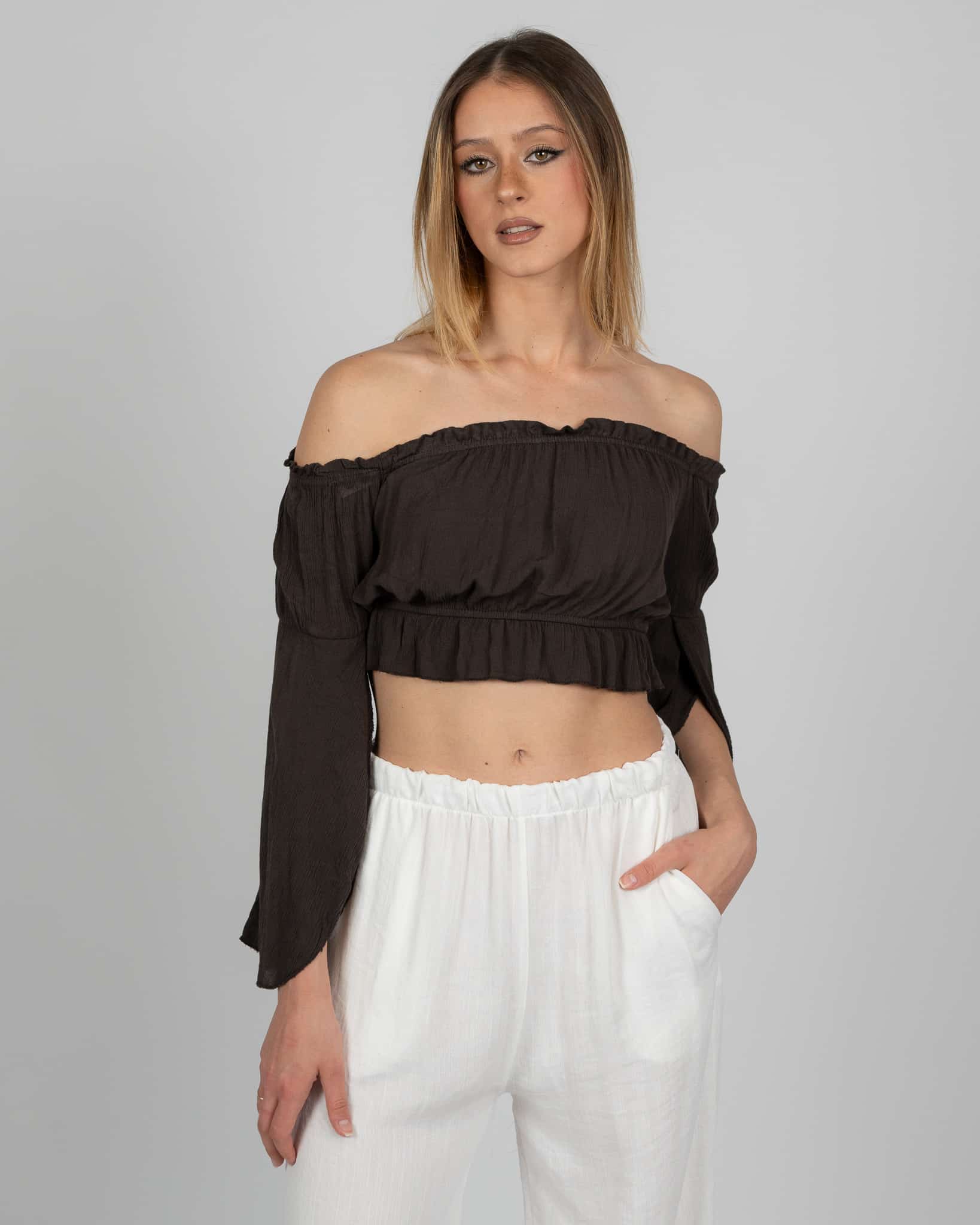 Maglia con scollo dritto arricciata - marrone