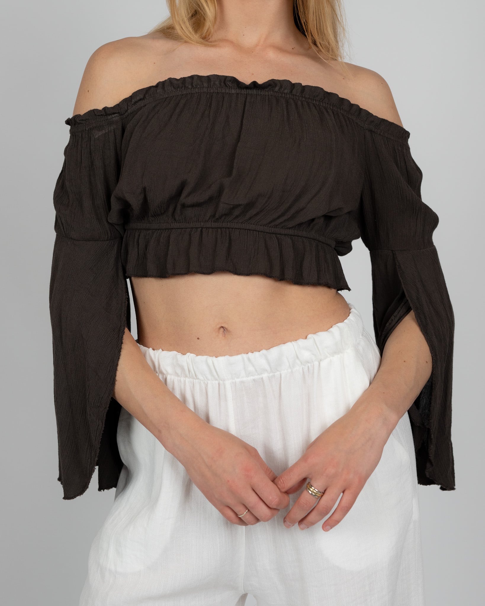 Maglia con scollo dritto arricciata - marrone
