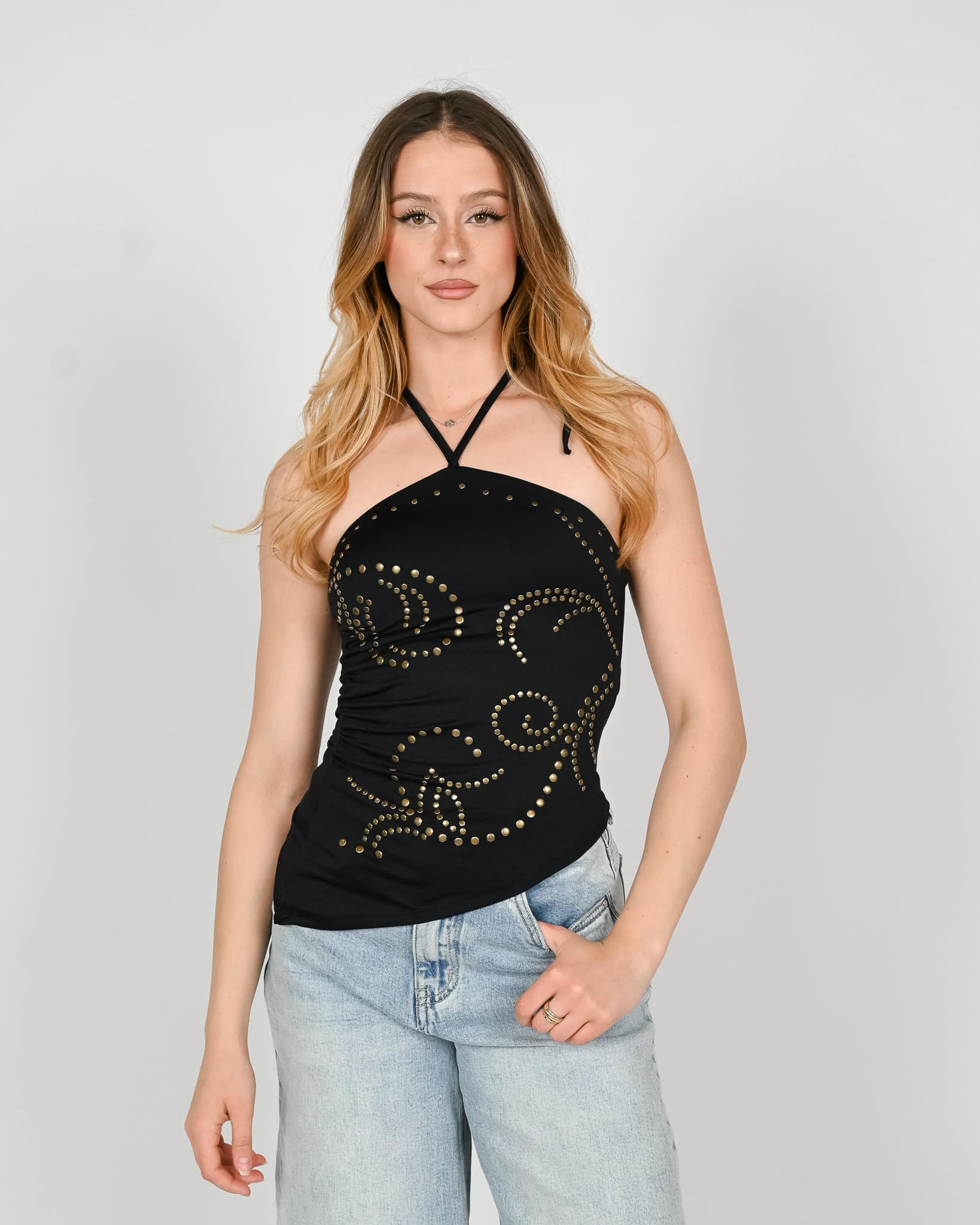 Top cut - out con borchie - nero