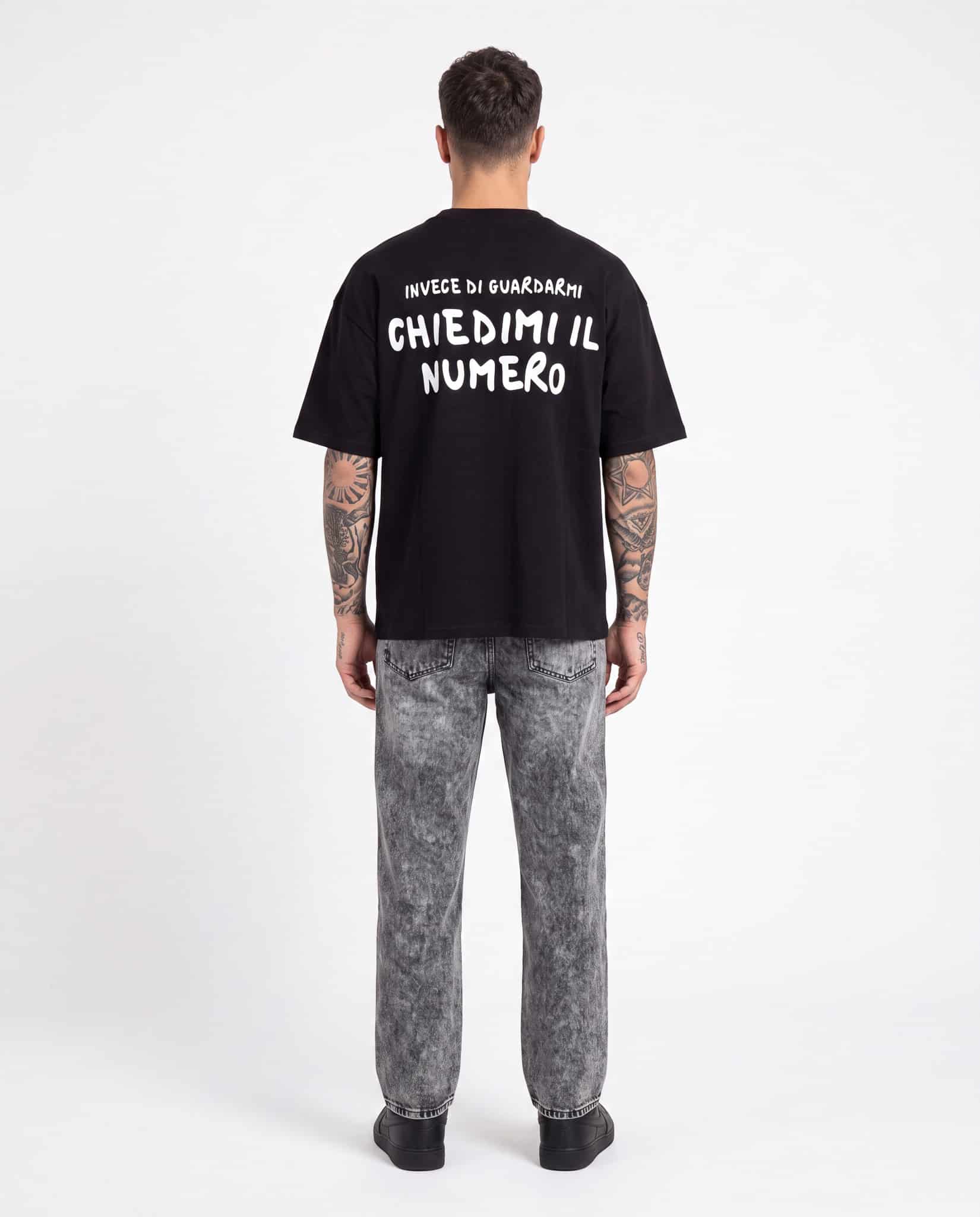 T-shirt invece di guardarmi chiedimi il numero  - nero