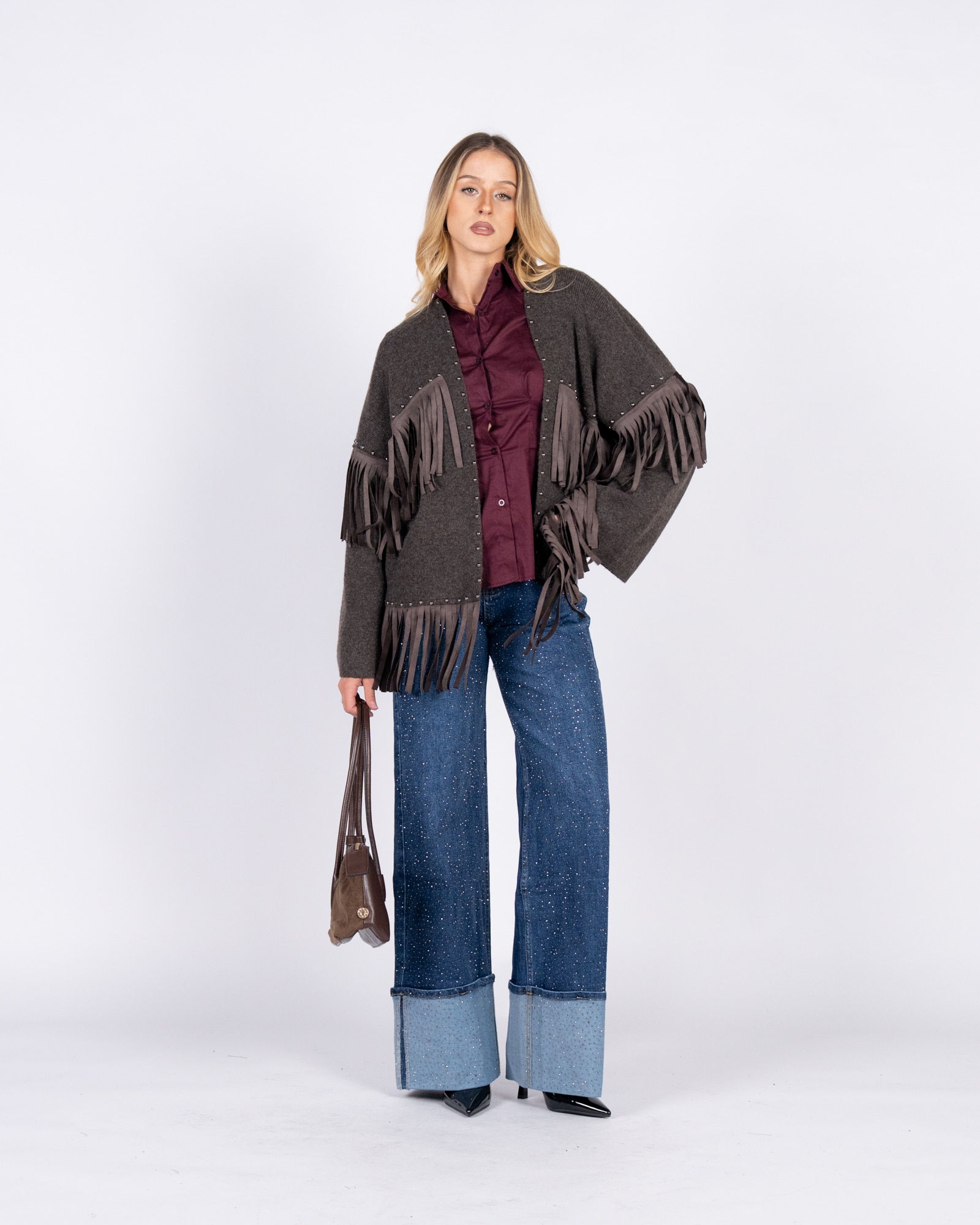 Cardigan in maglia con borchie e frange - MARRONE