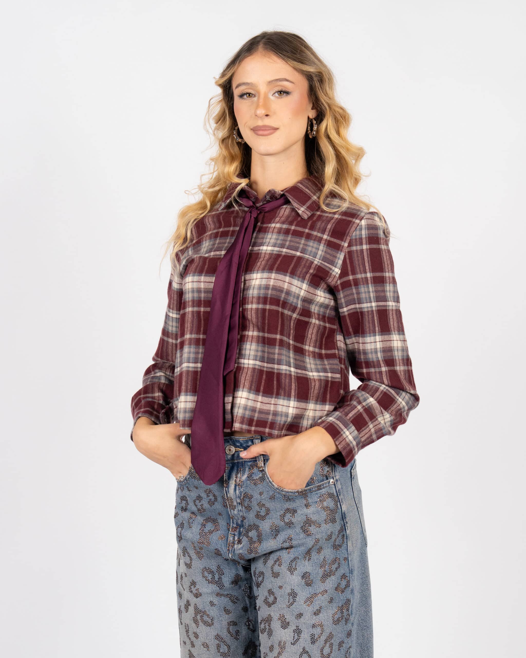 Camicia corta in flanella a quadretti con cravatta