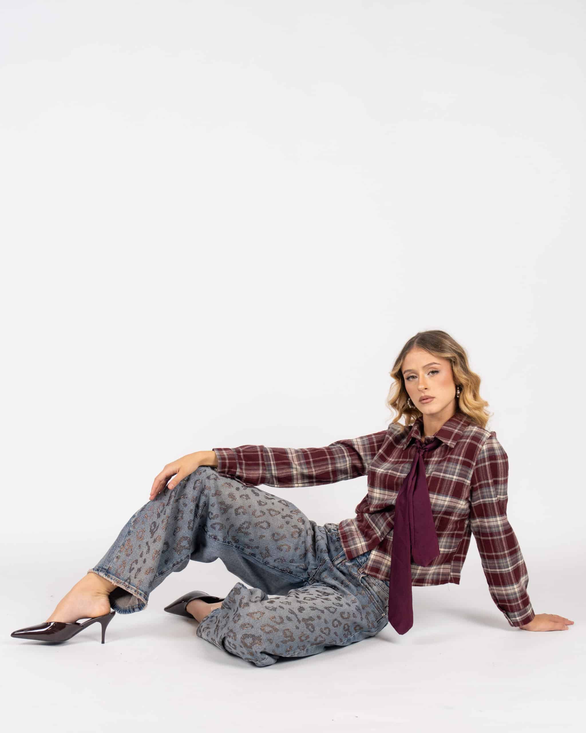 Camicia corta in flanella a quadretti con cravatta